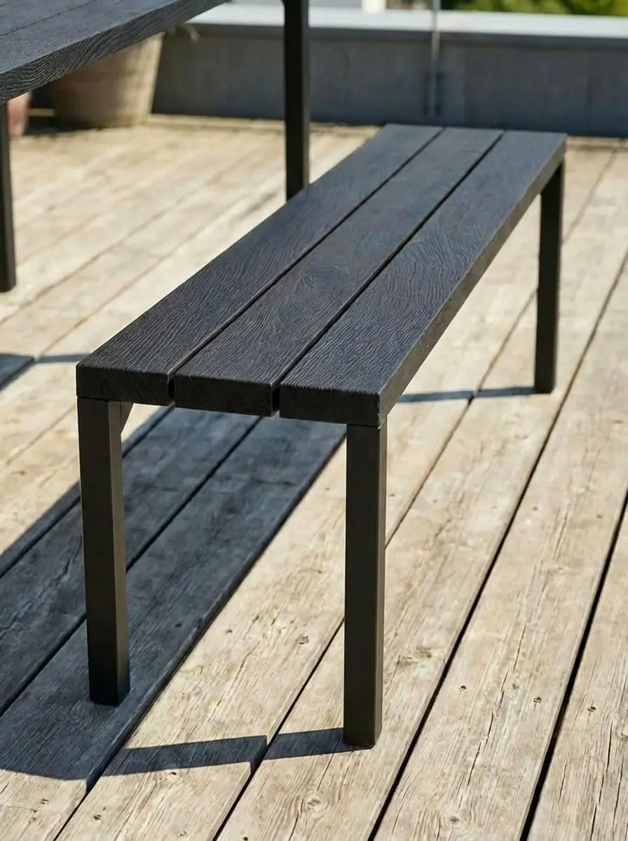 outdoorbank-lola-eiche-gekoehlt-gestell-schwarz-closeup-shooting-terasse
