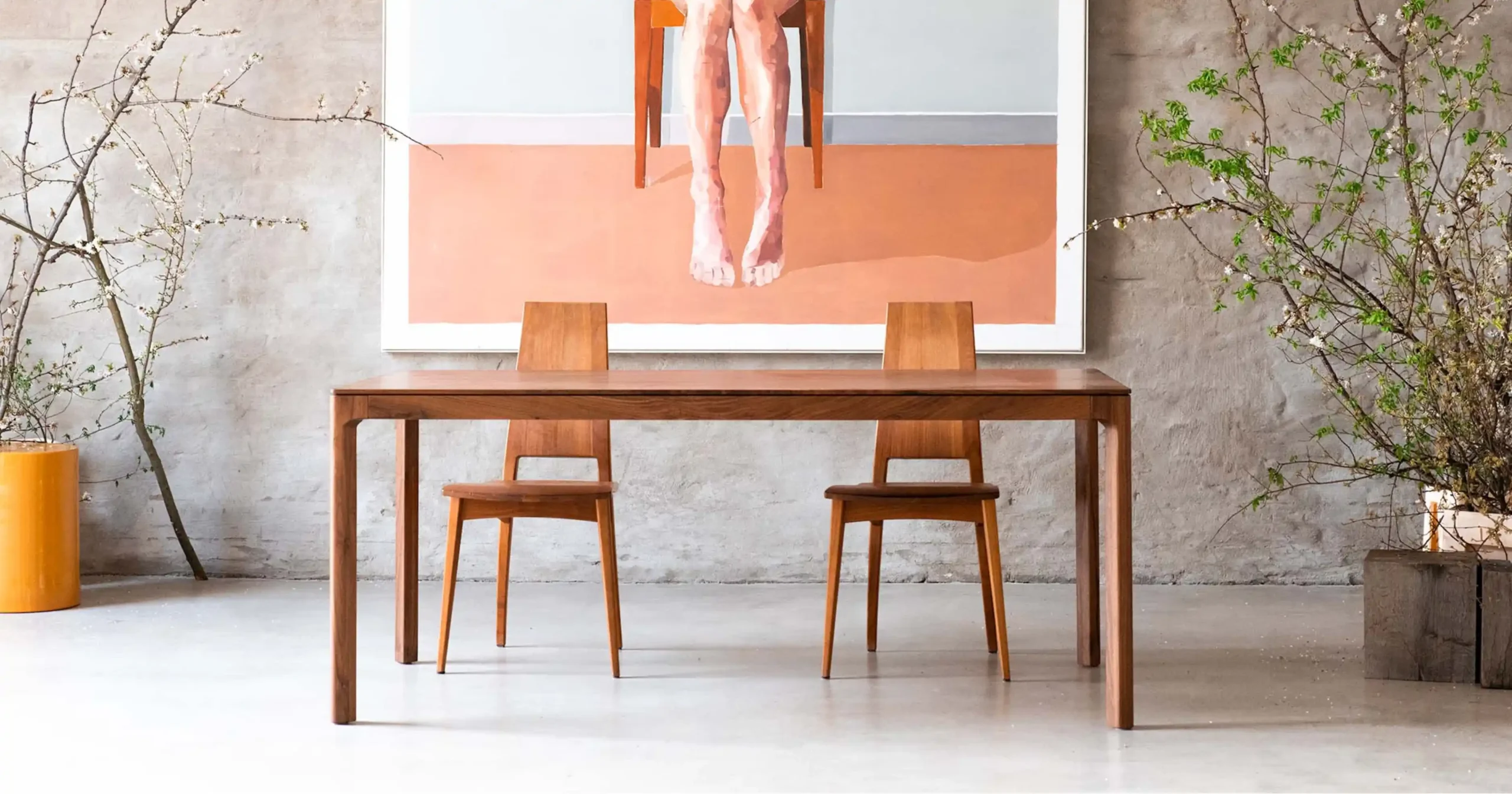 esstisch-noa-nussbaum-seitlich-mood1.200x630-scaled.webp
