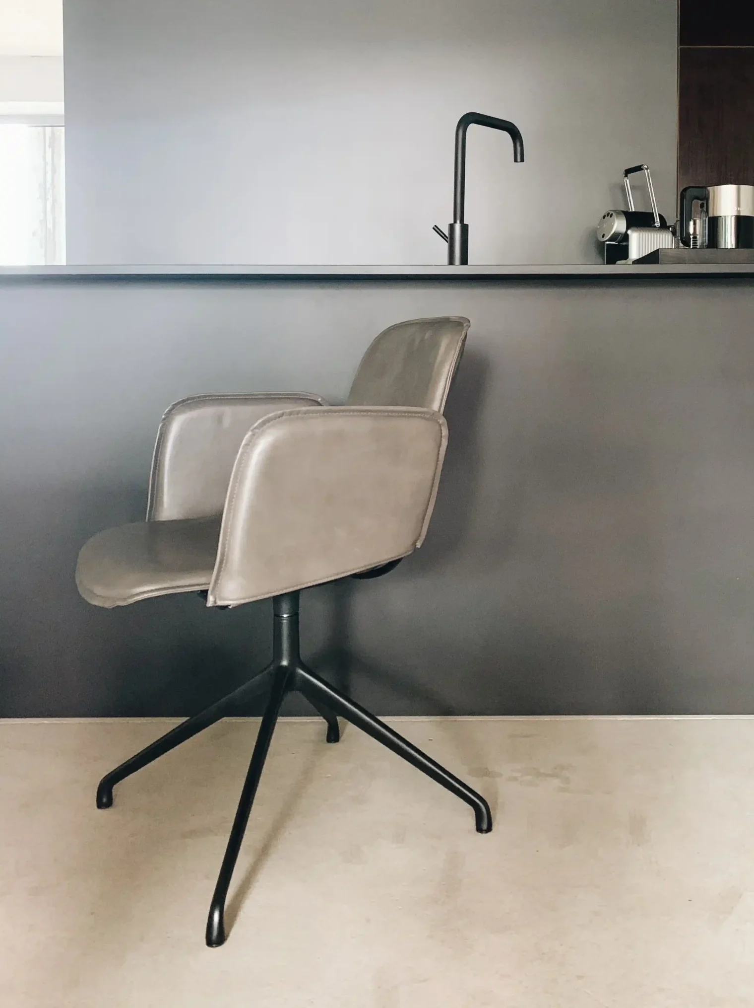 mbzwo-like-leather-armchair-mood-1