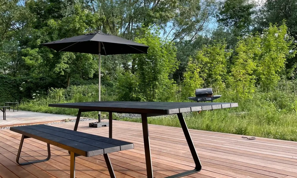 brutus-outdoor-tisch-bank-eiche-schwarz-hochkant-full